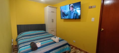 Bed, TV and multimedia, Photo of the whole room, Bedroom