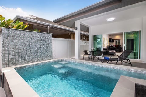 Seating area, Pool view, Swimming pool, sunbed