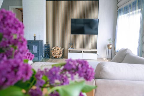 Communal lounge/ TV room, TV and multimedia, Living room, Seating area