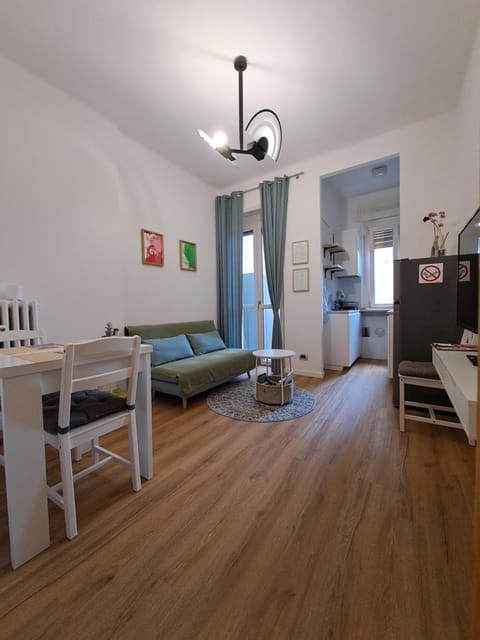 TV and multimedia, Kitchen or kitchenette, Living room, Seating area, Dining area