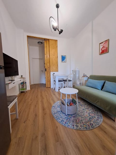 TV and multimedia, Living room, Seating area, Evening entertainment