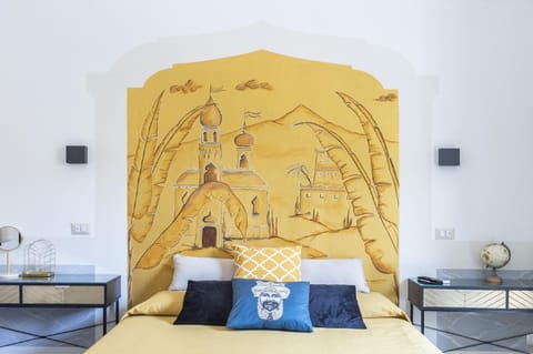 Bed, Photo of the whole room, Decorative detail, Bedroom