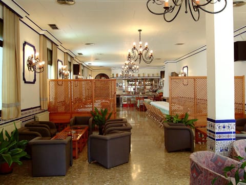 Lounge or bar, Food, Lunch