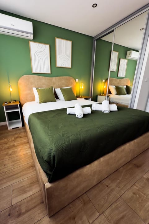 Bed, Bedroom, towels, air conditioner