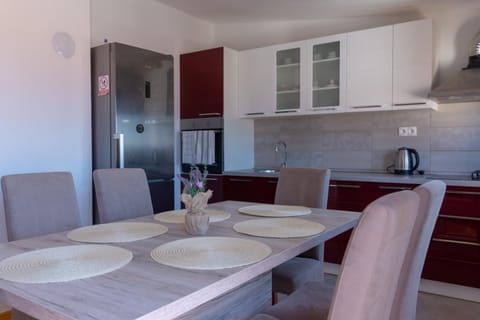 Kitchen or kitchenette, Dining area, dishwasher, oven, stove