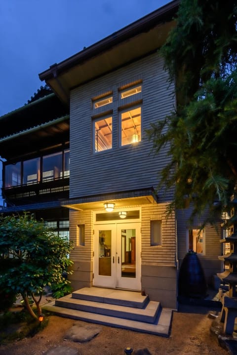 Property building, Facade/entrance, Night