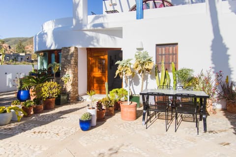 Property building, Patio, Garden