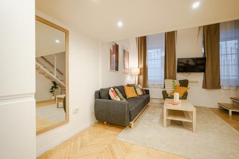 TV and multimedia, Living room, Seating area, internet