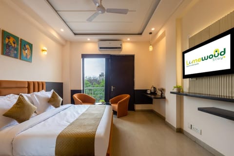 Bed, TV and multimedia, Photo of the whole room, Seating area, Bedroom, air conditioner