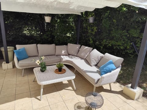 Garden, Balcony/Terrace, Living room