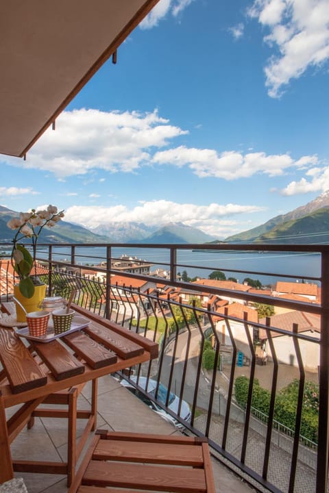 Property building, Day, Natural landscape, Balcony/Terrace, Lake view, Mountain view