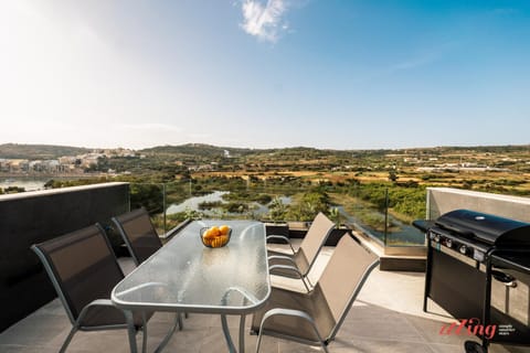 Day, Natural landscape, BBQ facilities, BBQ facilities, Balcony/Terrace, Dining area, Lake view, Sea view