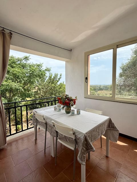 Patio, Natural landscape, Bird's eye view, View (from property/room), Balcony/Terrace, Dining area, Landmark view, Mountain view, Sea view, Meals, Sunrise