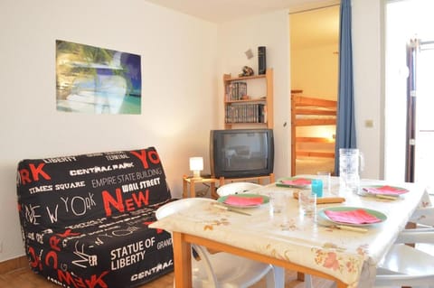 TV and multimedia, Living room, Dining area