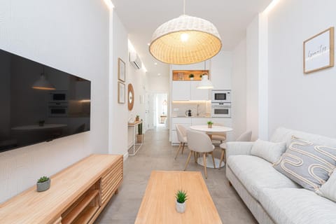 TV and multimedia, Living room, Seating area, Dining area