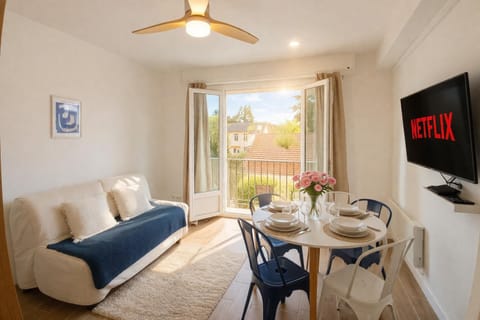 TV and multimedia, Balcony/Terrace, Living room, Dining area