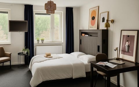 Bed, TV and multimedia