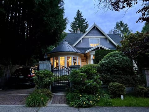 Kerrisdale cozy house Bed and Breakfast in Vancouver