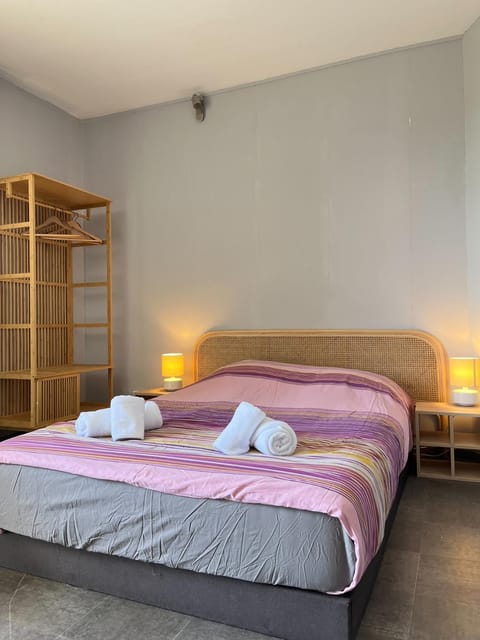 Bedroom, towels, wardrobe