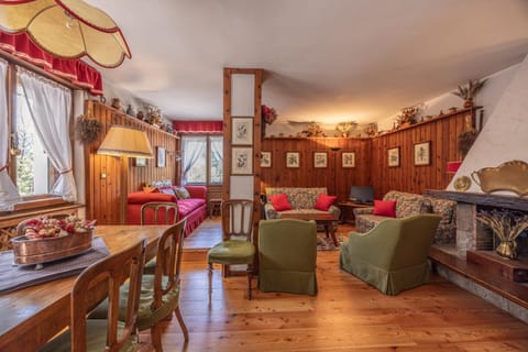 Communal lounge/ TV room, Living room