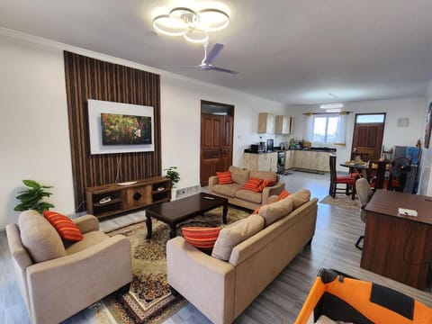 Communal lounge/ TV room, TV and multimedia, Kitchen or kitchenette, Living room, Dining area