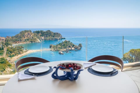 Day, Natural landscape, Dining area, Food, Sea view