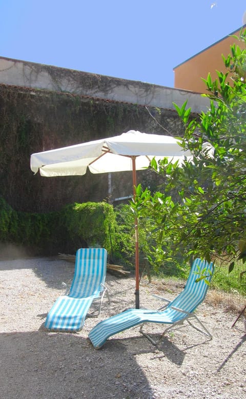 Garden, sunbed