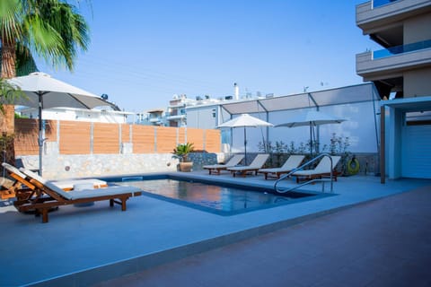 Day, Swimming pool