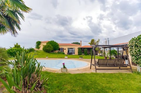 Spacious 4 bedroom Luxury Villa with Lush Gardens Close to City & Beach Villa in Evros, Greece