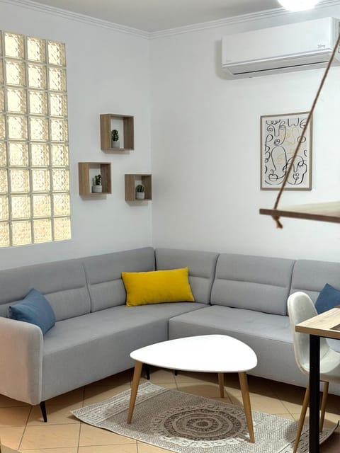 Living room, Seating area, air conditioner