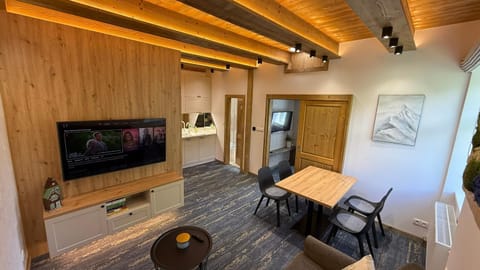 TV and multimedia, Living room, Photo of the whole room, Seating area