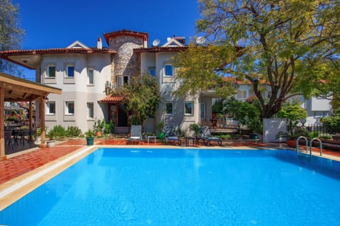 Property building, Swimming pool, Swimming pool