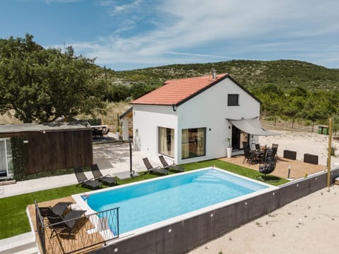 Property building, Day, Natural landscape, Pool view, sunbed