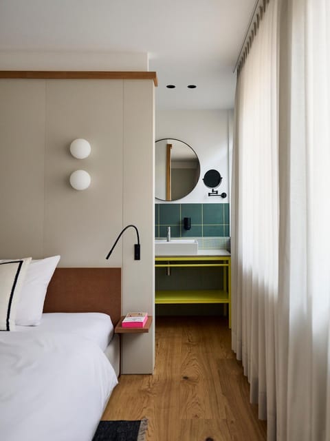 Restaurant/places to eat, Bed, Photo of the whole room, Bedroom, wardrobe