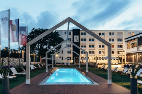 Day, Evening entertainment, Pool view, Swimming pool, sunbed