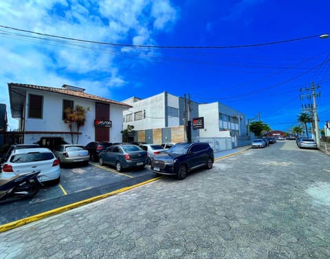 Property building, Day, Beach, Street view, Location, Parking