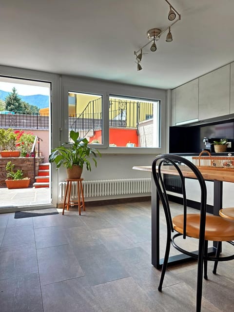 Kitchen or kitchenette, Seating area, Dining area