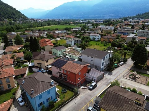 Day, Neighbourhood, Natural landscape, Bird's eye view, Street view, Location