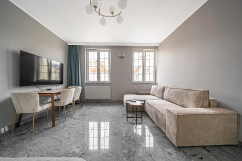 Communal lounge/ TV room, TV and multimedia, Living room, Seating area, Dining area, Evening entertainment