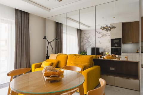 TV and multimedia, Kitchen or kitchenette, Living room, Seating area, Dining area