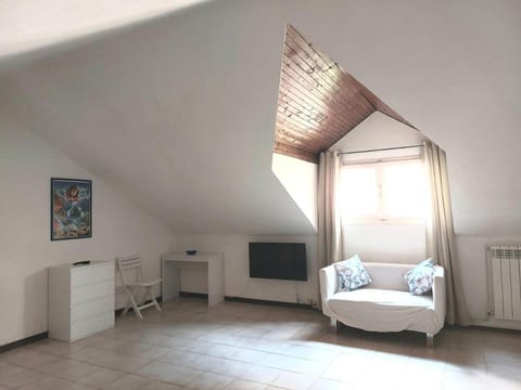 Living room, Photo of the whole room