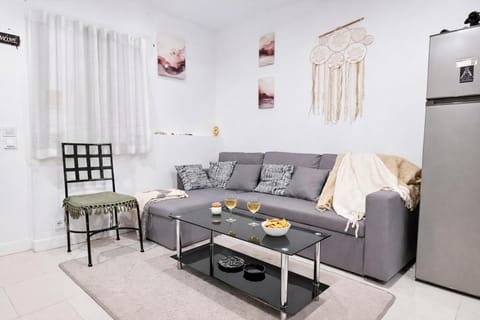 Living room, Seating area, air conditioner