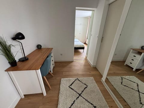 Grand T3 90m2 Haussmanien avec suite en centre ville et parking TOUT inclus Apartment in Orléans