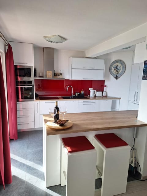 Dining area, oven, stove