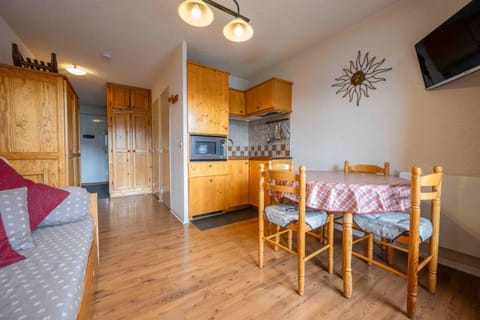 TV and multimedia, Kitchen or kitchenette, Living room, Dining area, Bedroom, dishwasher, stove