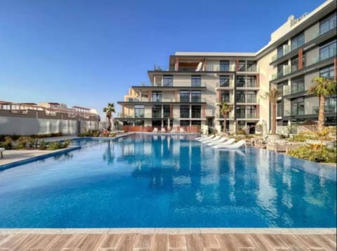 Pool view, Swimming pool, sunbed