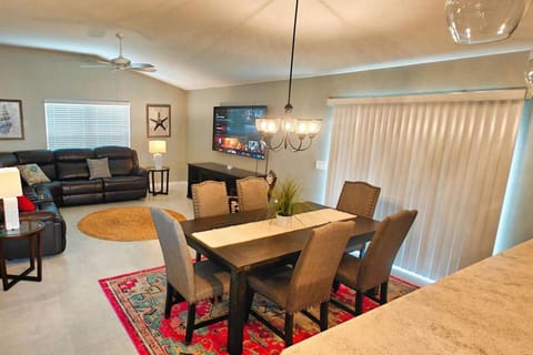 Living room, Dining area