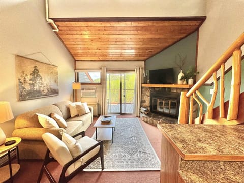 The Oak Cottage Ski in out Pool Hot Tub Views of Lutsen Mtn House in Lutsen