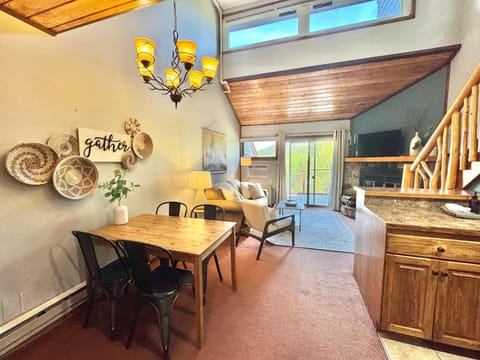 The Oak Cottage Ski in out Pool Hot Tub Views of Lutsen Mtn House in Lutsen