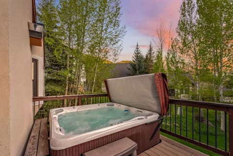 Matterhorn Haven LUXE Vail Retreat w Hot Tub House in Vail